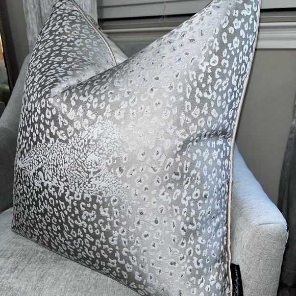 1-NWT CELEBRITY HOME CHEETAH
DECORATIVE PILLOWS (Read description for details) - Picture 5 of 17